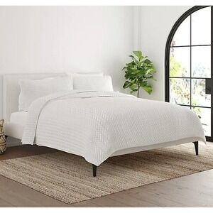 Set of 2 Home Collection Herring Twin /‎ Twin XL Quilt Set in White, (NEW)